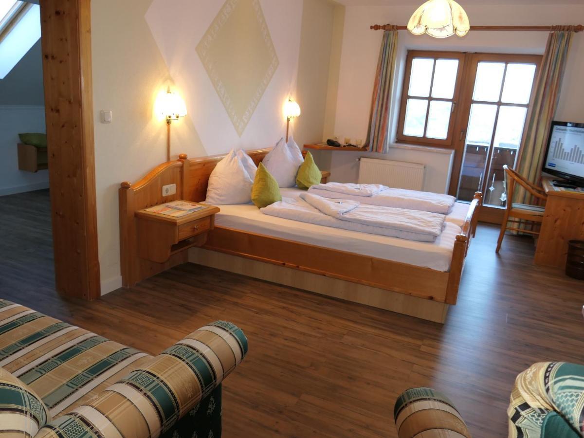 Landgasthof Spitzerwirt Sankt Georgen im Attergau Exterior photo