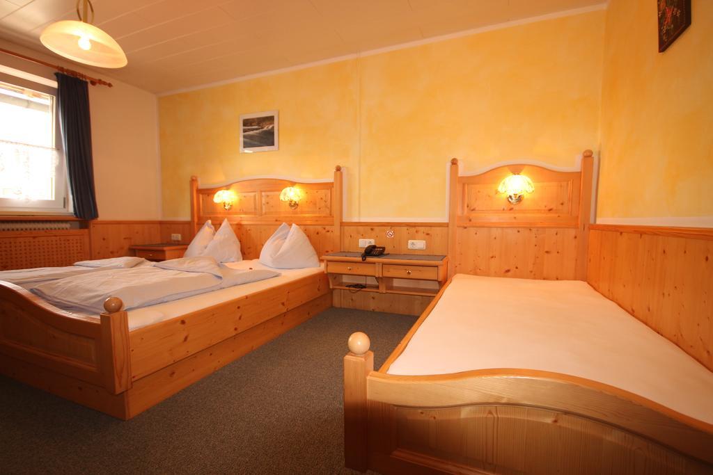 Landgasthof Spitzerwirt Sankt Georgen im Attergau Exterior photo